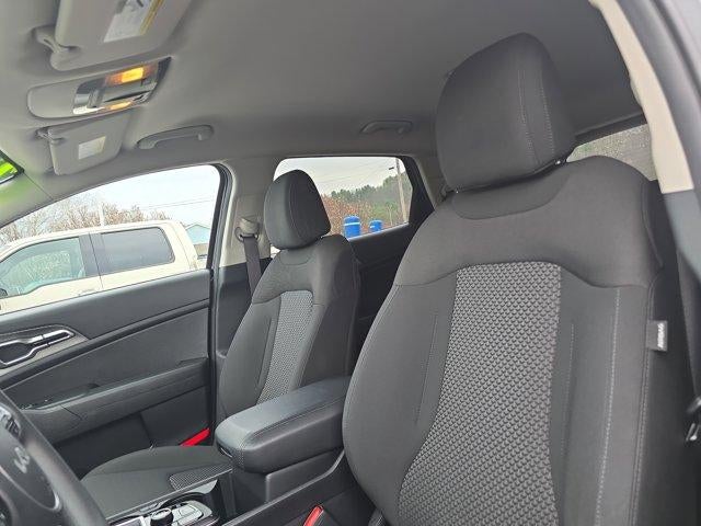 2023 Kia Sportage LX - Photo 12