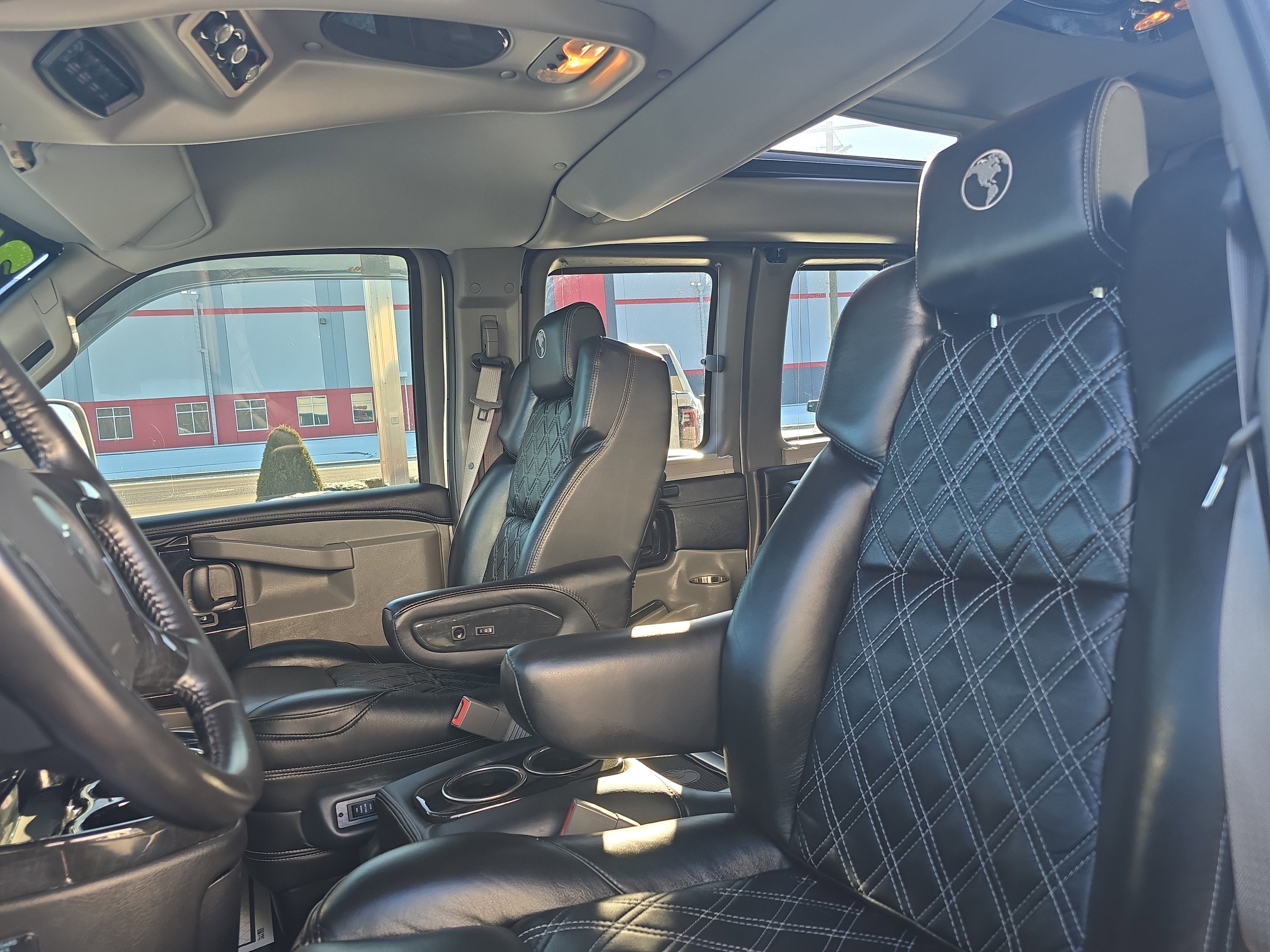2021 Chevrolet Express Passenger 2500 1LS