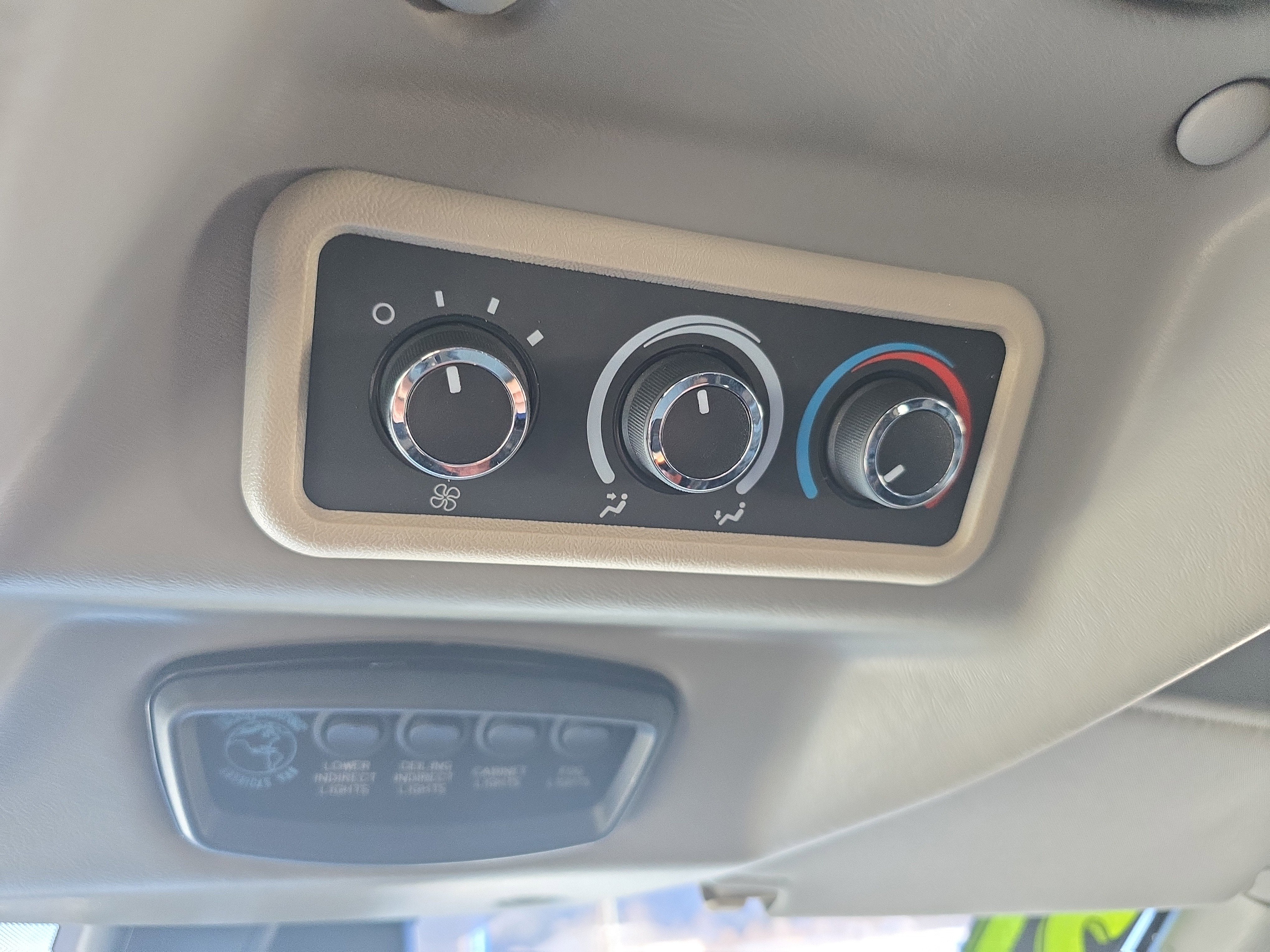 2021 Chevrolet Express Passenger 2500 1LS