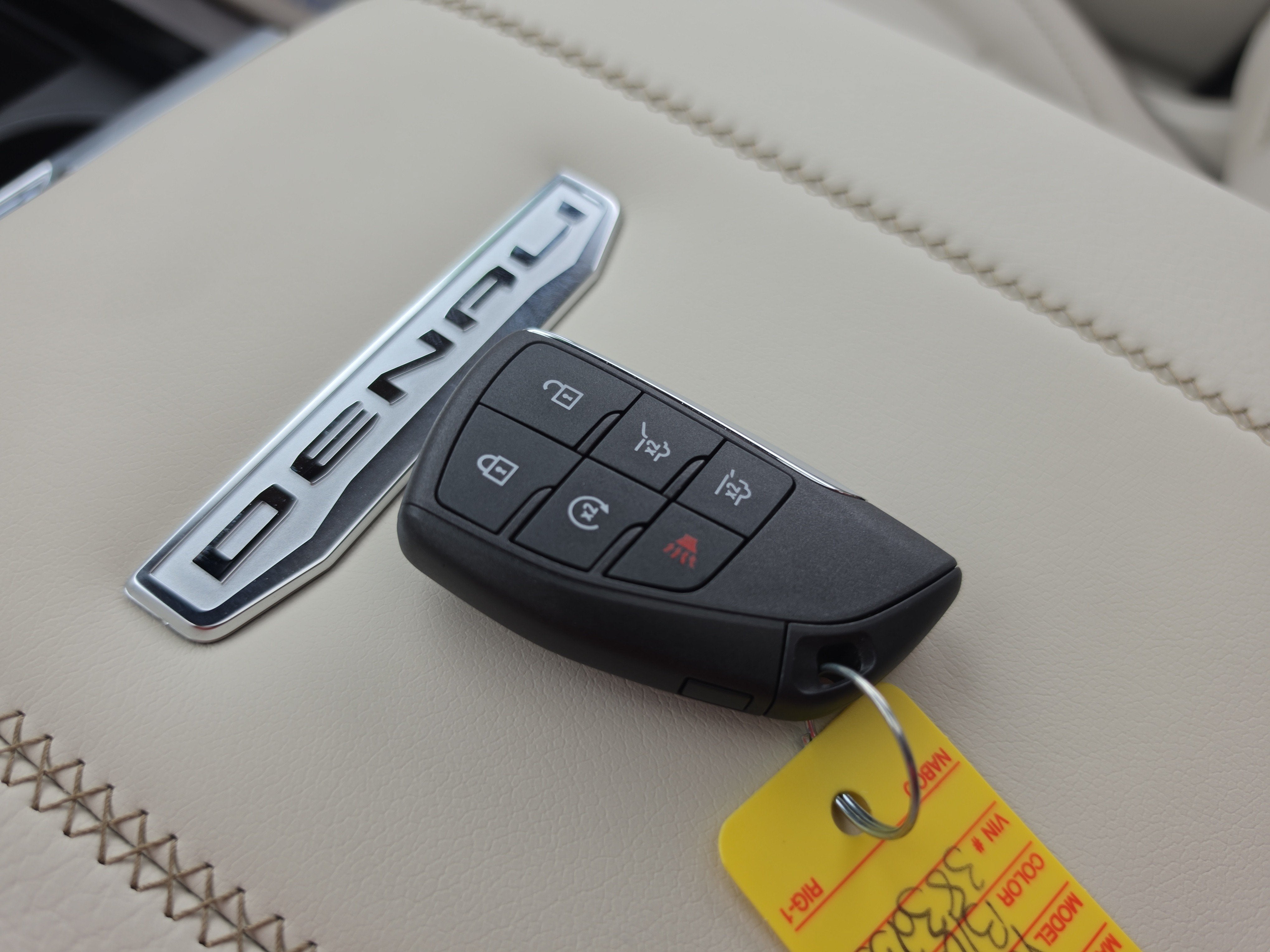 2026 GMC Yukon XL Denali - Photo 36