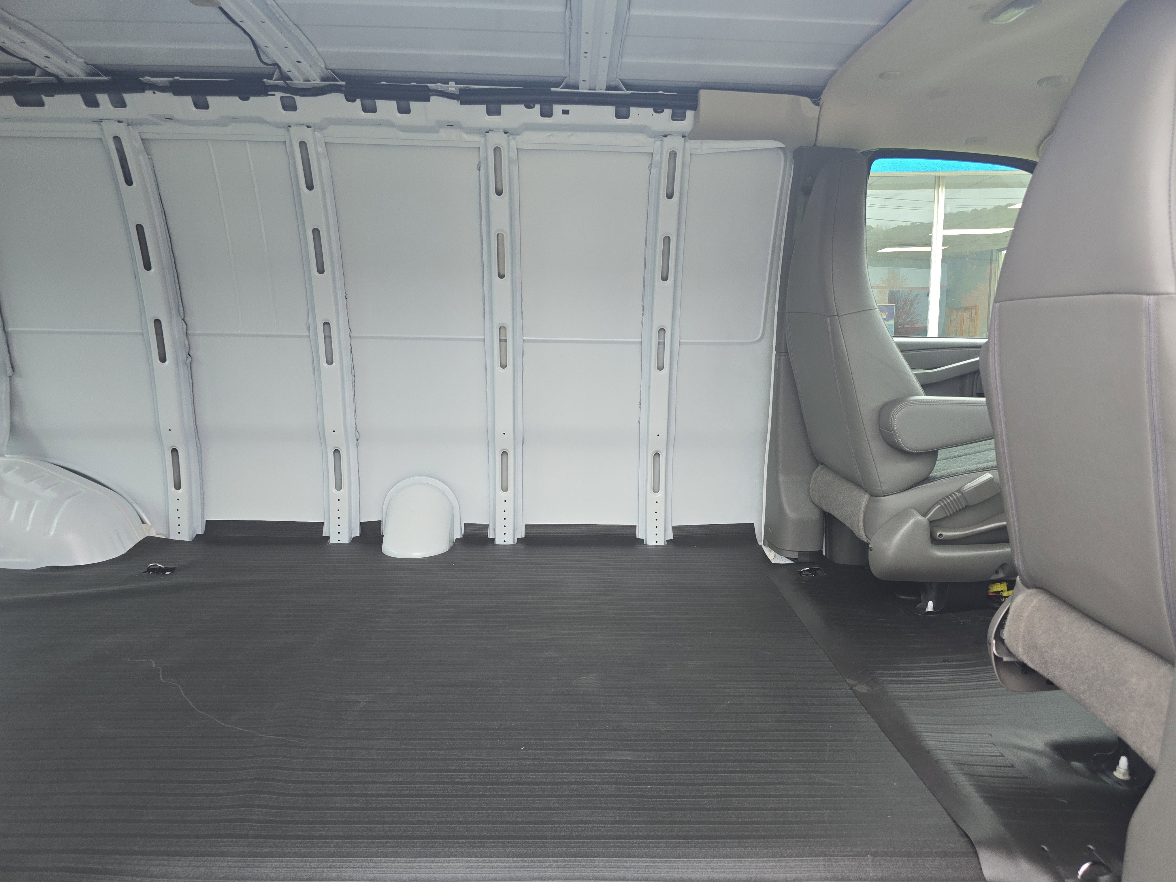 2025 GMC Savana Cargo Work Van