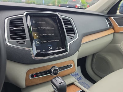 2022 Volvo XC90 Momentum