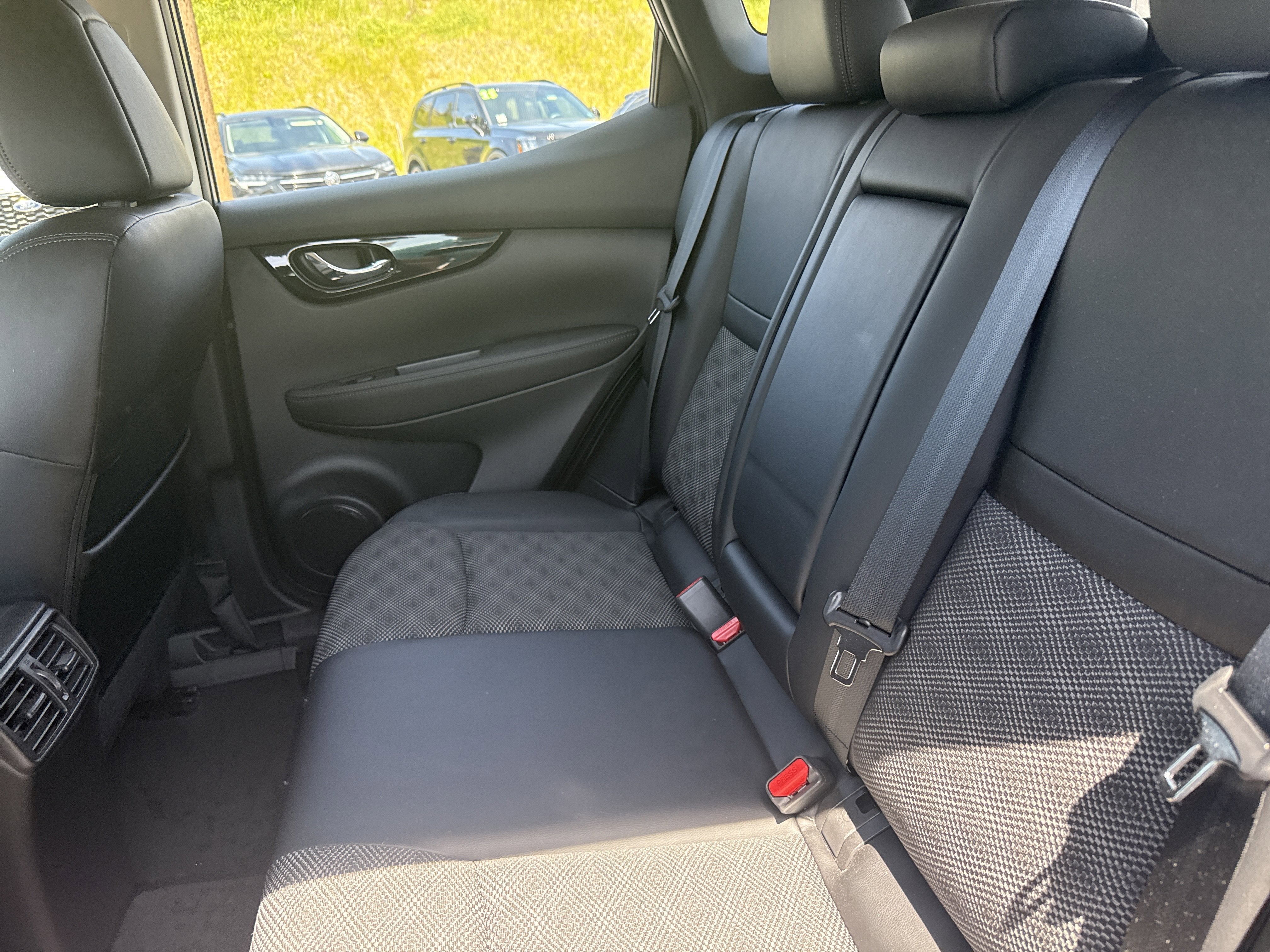 2022 Nissan Rogue Sport SV
