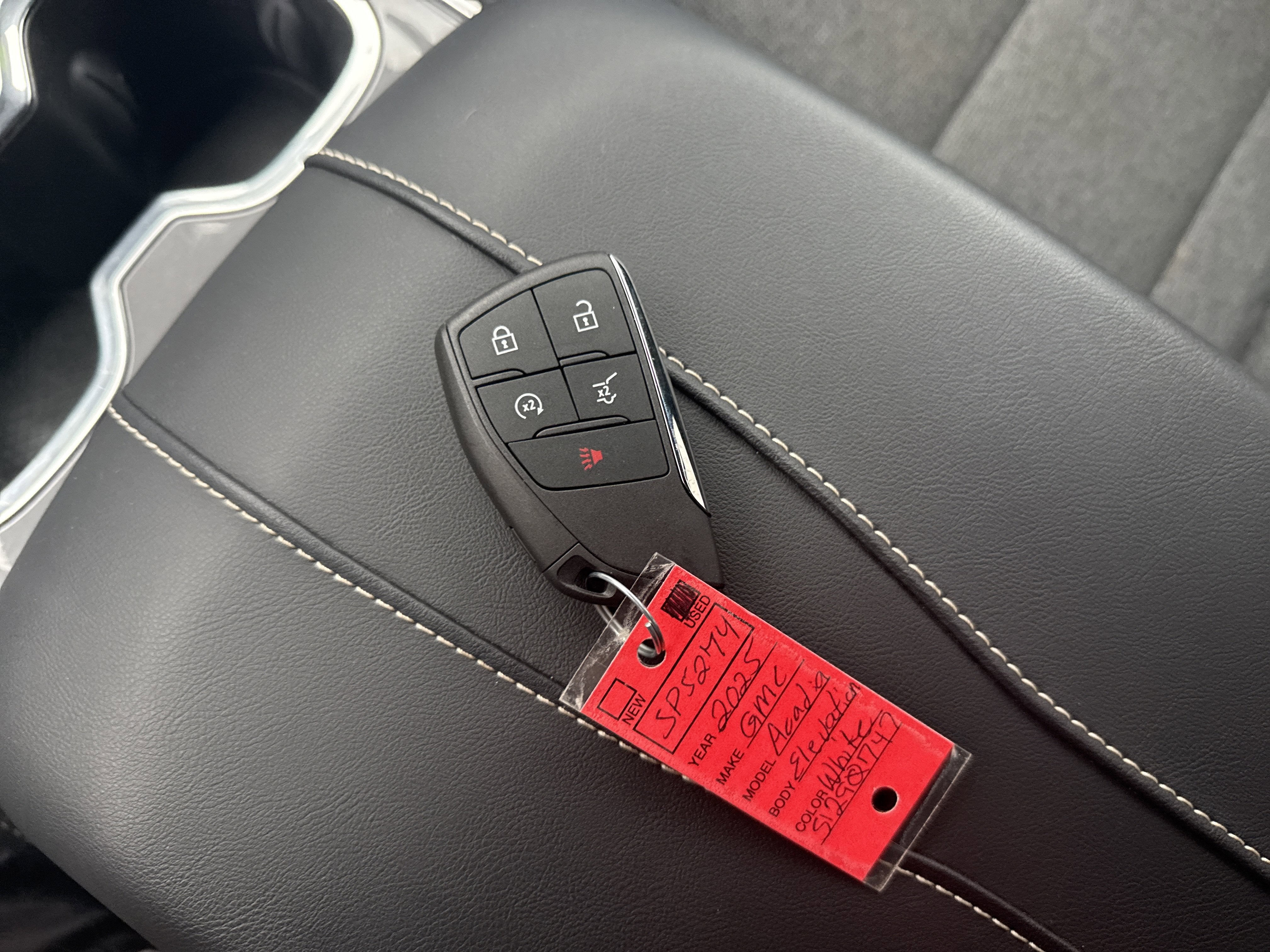 2025 GMC Acadia Elevation